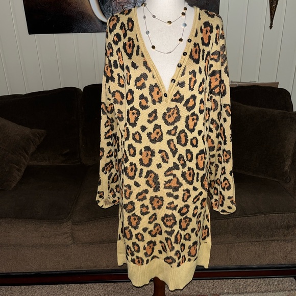 Lucky & Blessed • Women • Safari Design • Large • Brown/ Black •Tunic Sweater - Picture 1 of 16